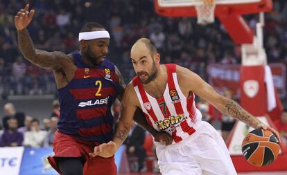 Rice trata de frenar a Spanoulis.