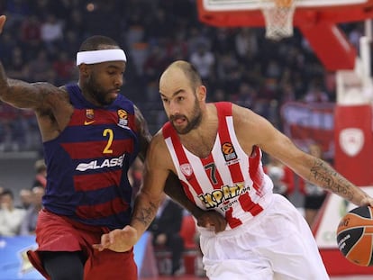 Rice trata de frenar a Spanoulis.