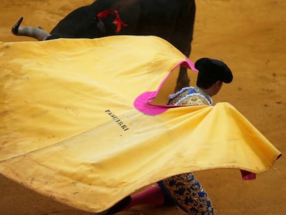 Directivos de la ONCE, discapacitados visuales y apasionados de los toros