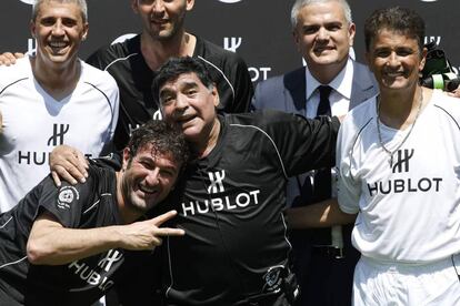Maradona, hace pocos d&iacute;as, con los exjugadores Crespo, Bebeto y Ferrara.