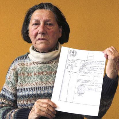 Esperanza Encabo, madre de una niña que cree que le robaron en un hogar infantil madrileño en 1964.