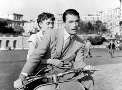 Audrey Hepburn y Gregory Peck, en una imagen de <i>Vacaciones en Roma</i>.