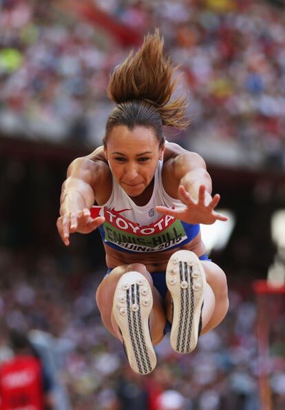 La atleta britanica de heptathlon Jessica Ennis-Hill en la prueba de salto de longitud.
