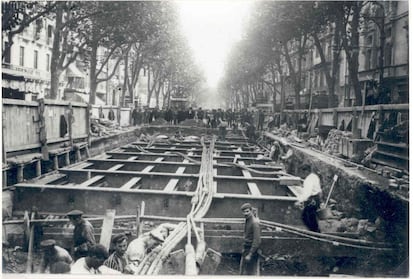 Obres el metro a la Rambla l'any 1921