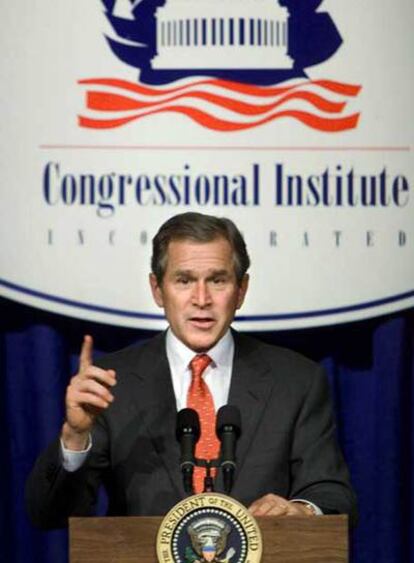 George Bush, durante un discurso ante miembros del Congreso y el Senado.