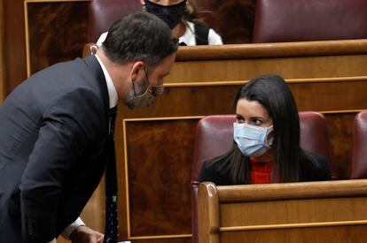 Santiago Abascal, líder de Vox, e Inés Arrimadas, de Ciudadanos, en la sesión de control parlamentario al Gobierno del 10 de marzo pasado.