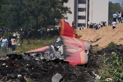 Restos del fuselaje de la estrella de Air India en Ahmedabad, India.