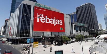 Campaña de rebajas en El Corte Inglés de Nuevos Ministerios.