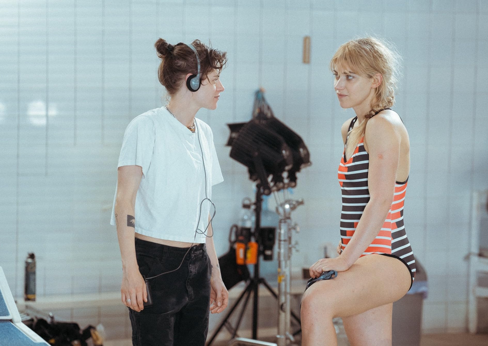 Entre la experimentación más obvia y un sentimentalismo convencional: así son los debuts en la dirección de Kristen Stewart y Scarlett Johansson