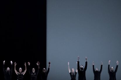  El Ballet Flamenco de Andalucía, en la representación de la obra 'Flamencolorquiano' en el Teatro de la Maestranza de Sevilla, el 24 de septiembre de 2018.