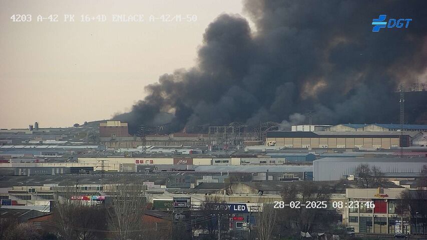 Desatado un incendio en una nave del polígono Cobo Calleja de Fuenlabrada