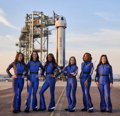 El programa de turismo espacial de Jeff Bezos con un vuelo de su esposa, Lauren Sánchez, y la cantante Katy Perry