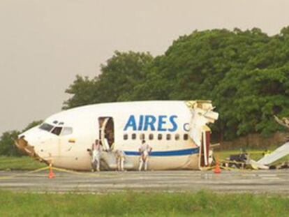 Estado en el que ha quedado el avión alcanzado por un rayo, en la pista del aeropuerto de San Andrés, Colombia.