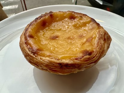 Pastel de nata, elaboración de la pastelería Alcôa, en Lisboa.