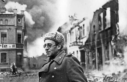 El escritor Vasily Grossman en Schwerin, al norte de Alemania, en julio de 1945.