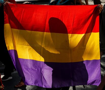 Una bandera republicana mostrada en la manifestación que ha tenido lugar el pasado miércoles en San Sebastián.