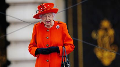 La reina Isabel II el 7 de octubre en Buckingham, antes de que disminuyeran sus apariciones públicas.