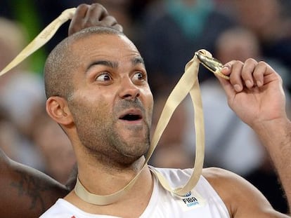 Parker, con la medalla de oro en el podio.
