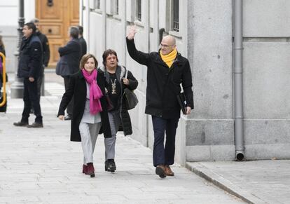 De izquierda a derecha, Carme Forcadell, Dolors Bassa y Raul Romeva acuden a declarar al Tribunal Supremo. 