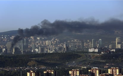 Vista de la zona de Turquía donde se ubica el Palacio Presidencial, de donde sale humo debido al golpe de Estado, el 16 de julio de 2016.