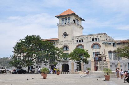 Terminal de Sierra Maestra en la plaza de San Francisco de Asís.