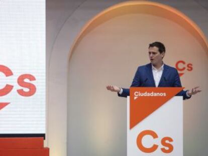 El líder de Ciudadanos critica a la diputada autonómica que ha dejado el partido