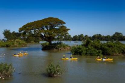 Ruta en kayak por el río Mekong, en la zona de Si Phan Don (Laos).