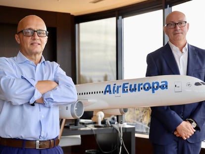 El director general de Air Europa, Richard Clark, junto al consejero delegado de la aerolínea, Jesús Nuño de la Rosa.