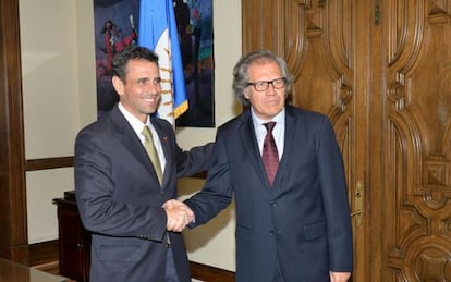 Henrique Capriles y Luis Almagro en su reuni&oacute;n en la OEA