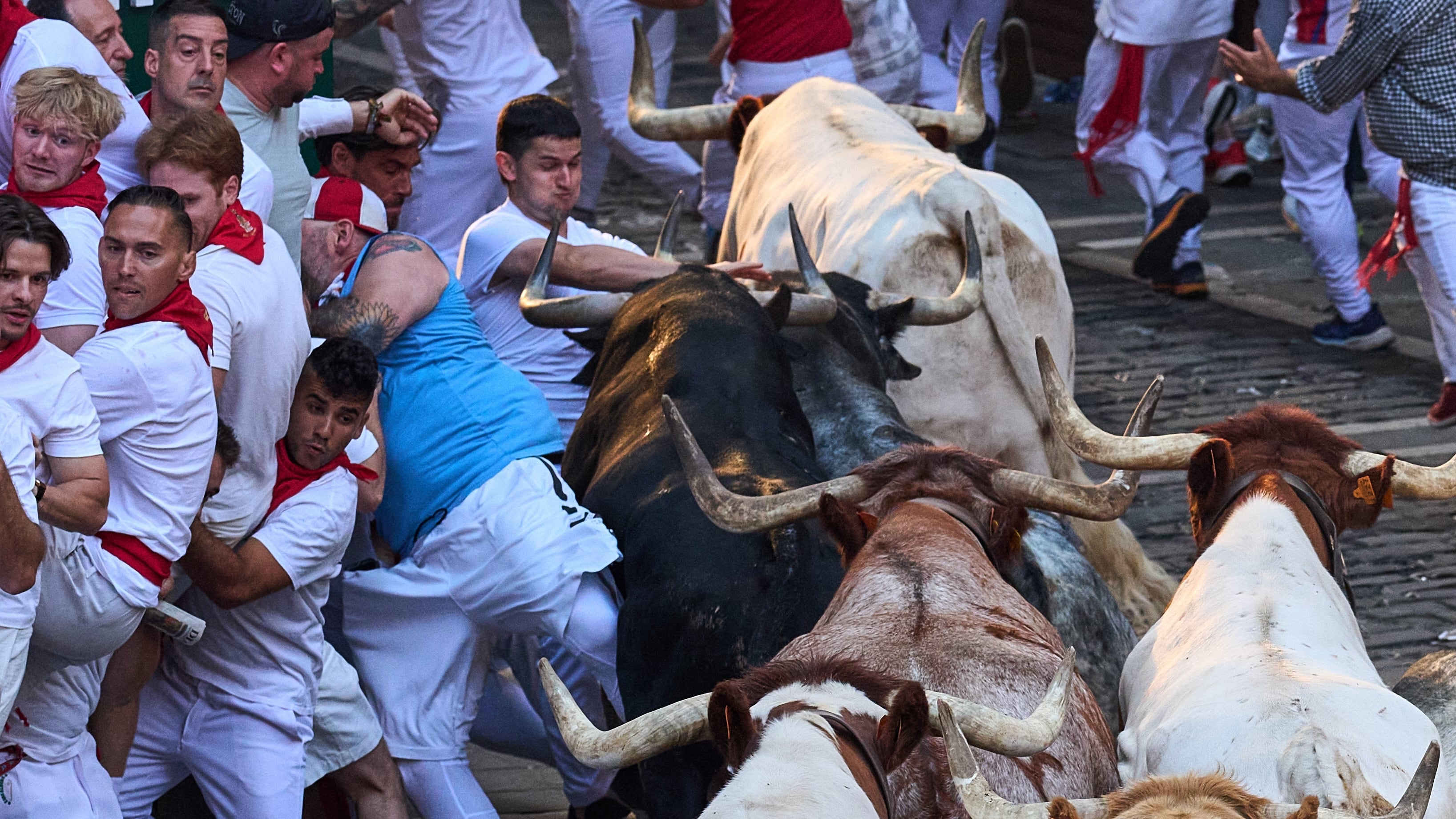 Tranquilo segundo encierro de los temibles y nobles toros de Cebada Gago