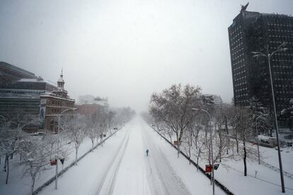 Vista del Paseo de la Castellana desde el puente de Juan Bravo. 