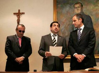 Francisco Martínez, en el centro, en un acto junto a Carlos Fabra y Francisco Camps.