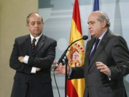 El ministro del Interior, Jorge Fern&aacute;ndez, con el consejero catal&aacute;n del ramo, Felip Puig.