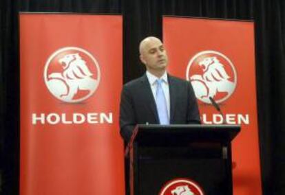 El director de Holden, Mike Devereux, hoy durante una rueda de prensa en Adelaida (Australia).