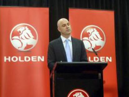 El director de Holden, Mike Devereux, hoy durante una rueda de prensa en Adelaida (Australia).