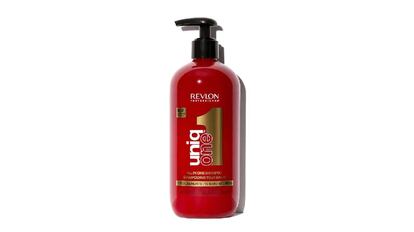 Una solución para quienes quieran tratar también el cabello durante el proceso de limpieza. REVLON.