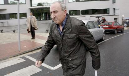 Abelardo Ulloa saliendo del juzgado de Lugo tras declarar.