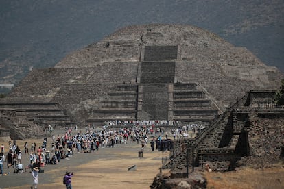Cada año, cientos de personas se dan cita en las pirámides de Teotihuacán para recibir el equinoccio de primavera.