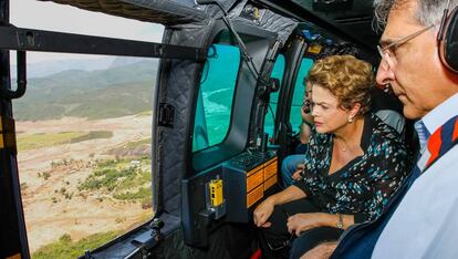 La presidenta Dilma Rousseff ha sido duramente criticada por su gestión de la crisis, en especial tras tardar una semana en visitar la zona de la catástrofe.