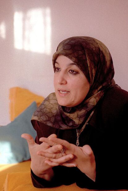 Nadia Yassine, portavoz del movimiento islamista marroquí, en 2000.