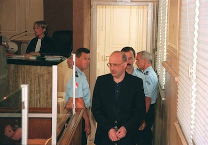 Jean-Claude Romand llega a la sala donde se celebró el juicio en 1996. 