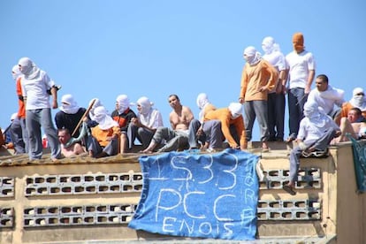 Detentos rebelados na penitenci&aacute;ria de Cascavel, no Paran&aacute;.