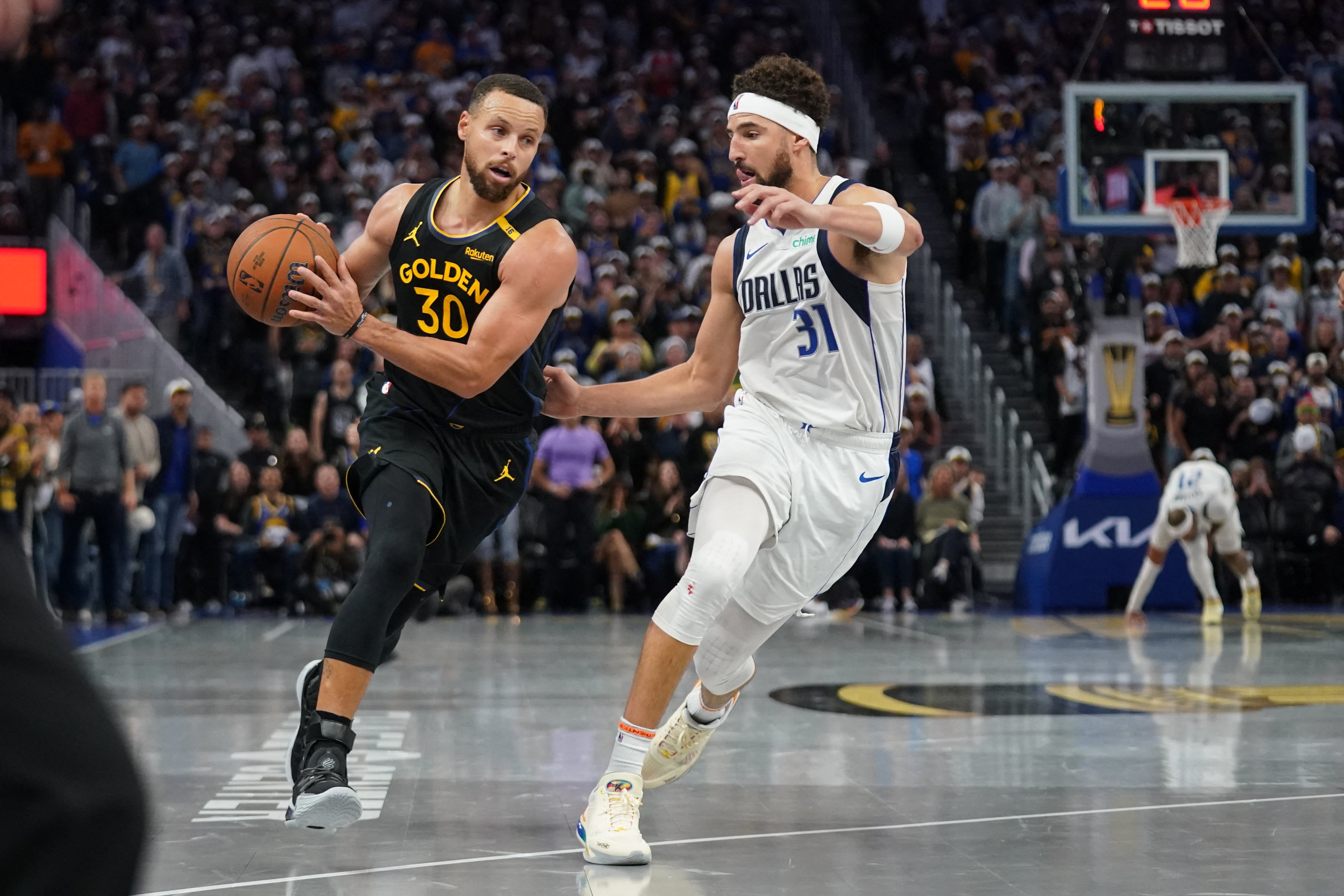 Stephen Curry culmina el espectáculo tras el sentido homenaje a Klay Thompson en su regreso a San Francisco