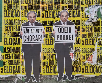 Lambe-lambes com imagens do ministro Paulo Guedes espalhados pela avenida Faria Lima, na zona oeste de São Paulo, coração do centro financeiro brasileiro, neste domingo.