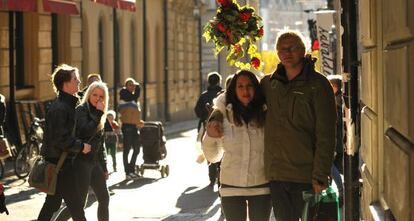 Noemi Boix junto a su pareja en Suecia.