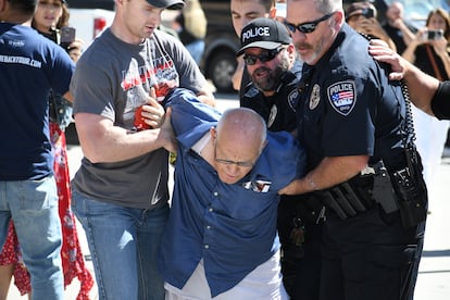 Un sospechoso es arrestado después de que el comentarista de derecha Charlie Kirk recibió un disparo.