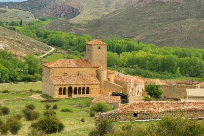 Iglesia románica en Caracena (Soria).