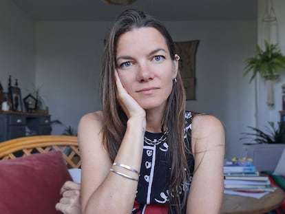 Eugenia D'Angelo, directora de MundoSur en su casa en Le Puy-en-Velay, Alto Loira, Francia
