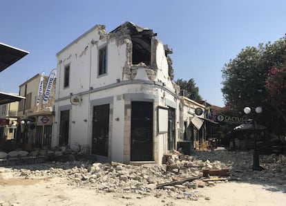 Edificio destruido en una calle de la isla griega de Kos, el 21 de julio de 2017.