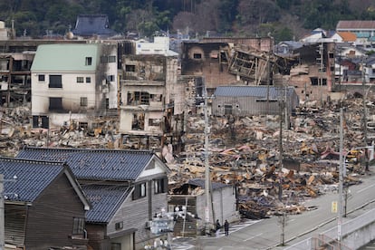 Vista general de una zona comercial destrozada de Wajima (Japón), este viernes.